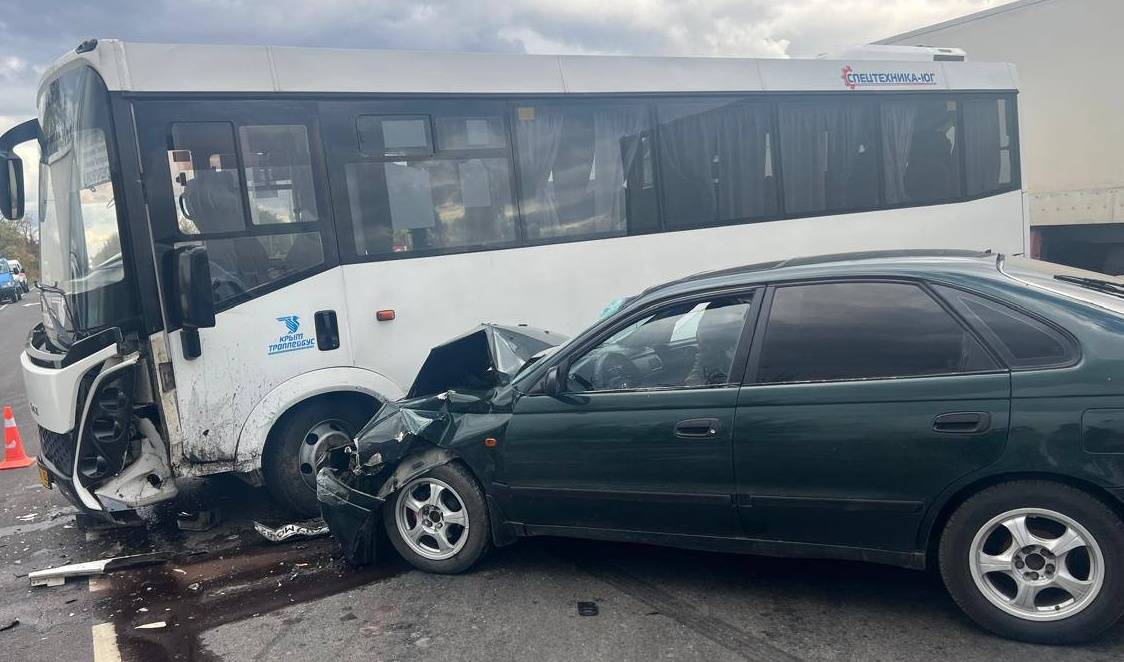 В Крыму произошло ДТП с участием рейсового автобуса