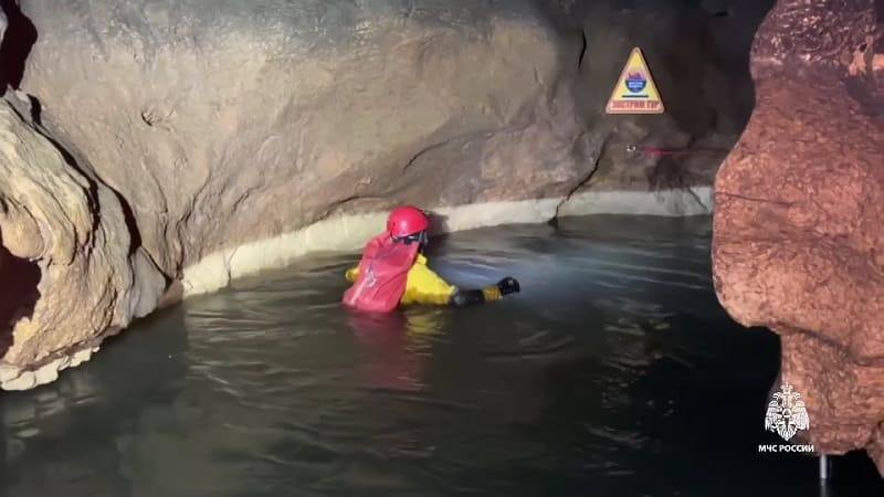 В Крыму продолжаются поиски пропавших в пещере туристов