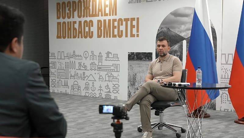 Глава ДНР провел встречу с иностранными журналистами