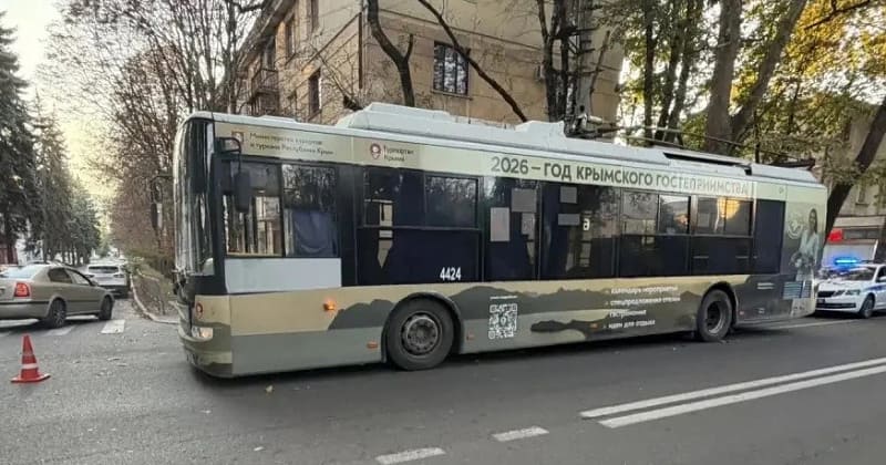 В Симферополе ребенок попал под колеса троллейбуса